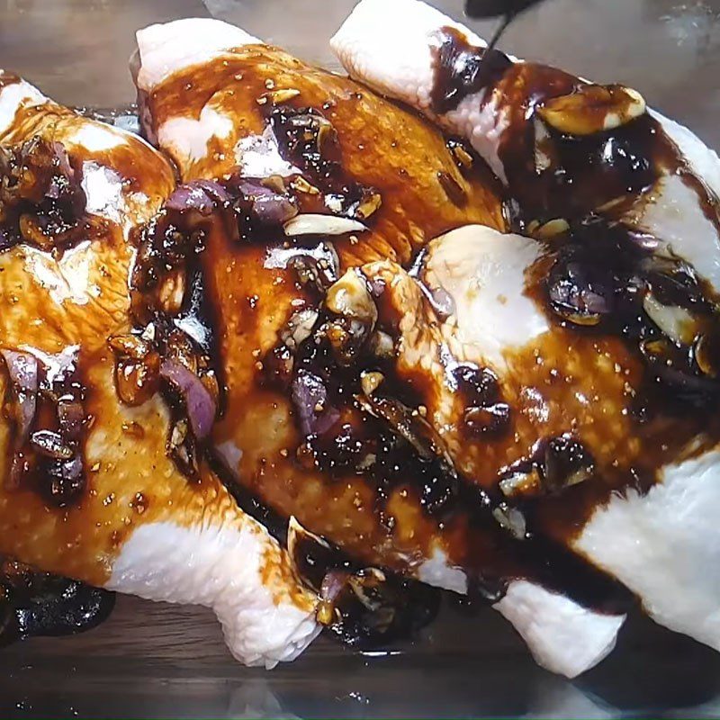Step 1 Prepare and marinate the chicken for Stewed Chicken Noodles