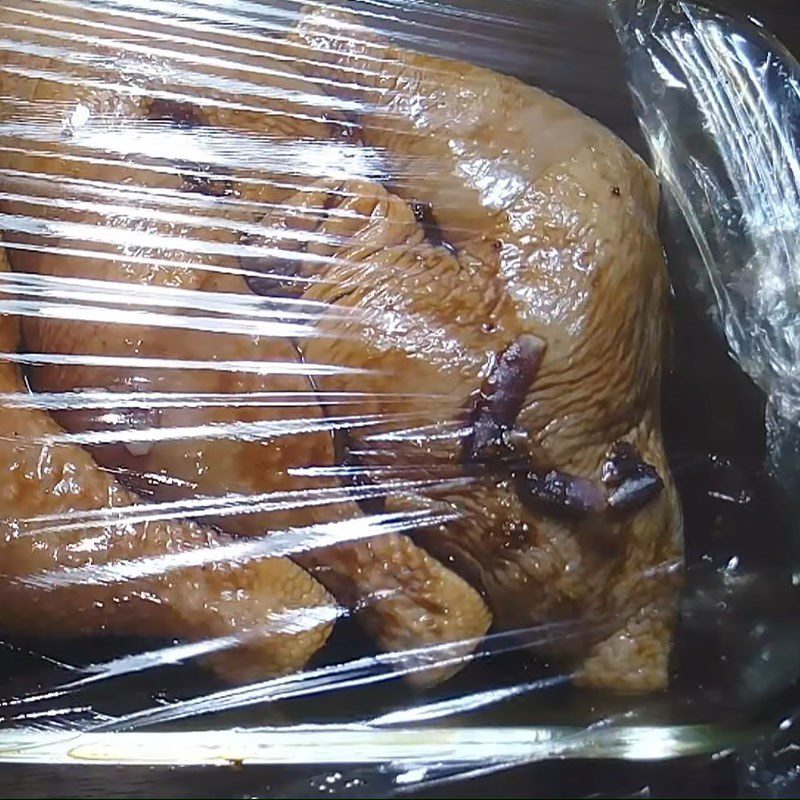 Step 1 Prepare and marinate the chicken for Stewed Chicken Noodles
