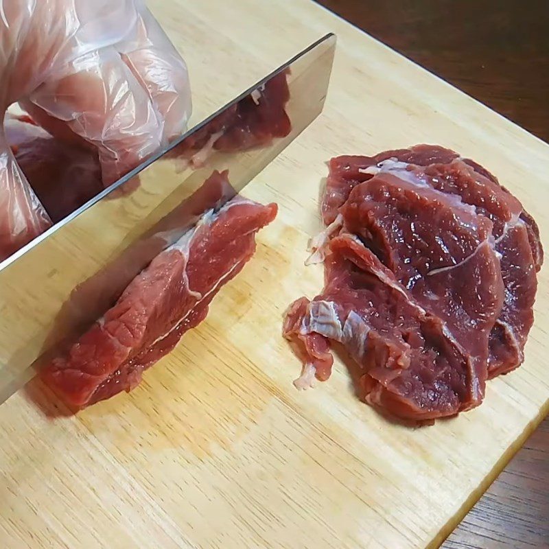 Step 1 Prepare and Marinate Beef for Beef Noodles with Greens