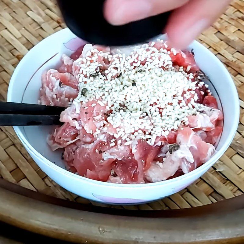 Step 1 Prepare and marinate the beef for Lotus Stem Salad with Shrimp and Beef