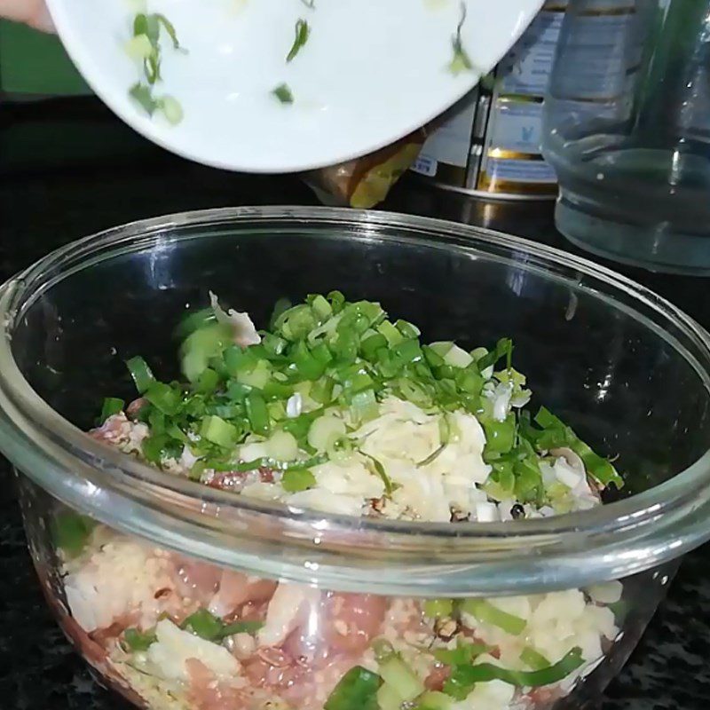 Step 1 Prepare and marinate beef Stir-fried beef with leeks