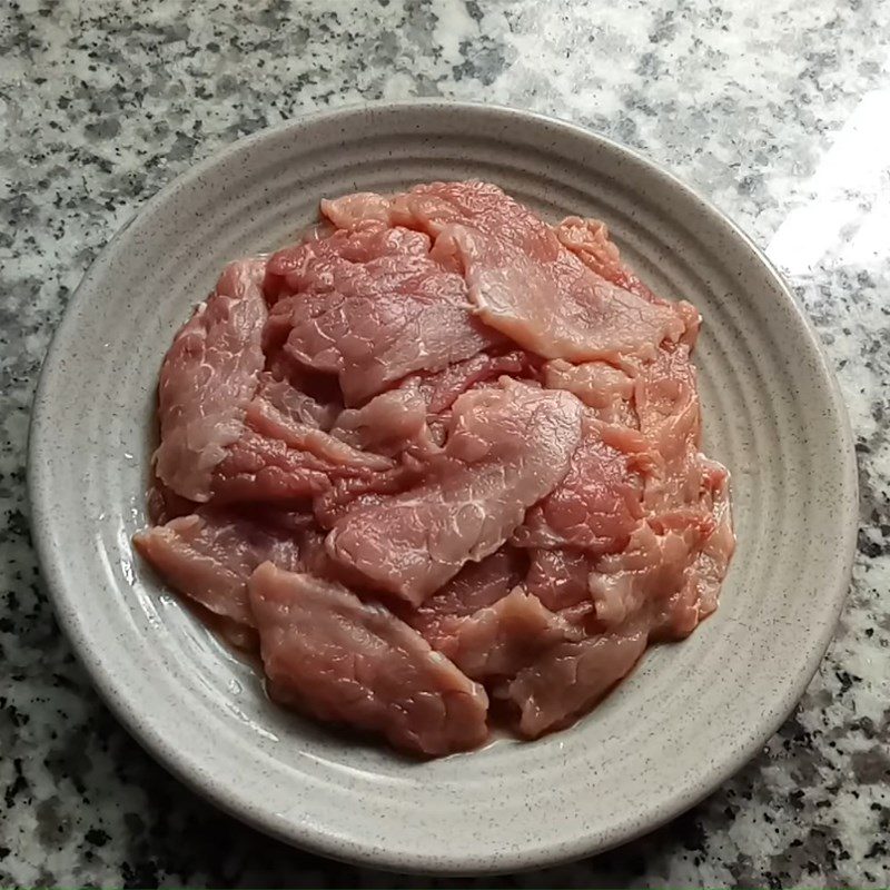 Step 1 Prepare and marinate the beef for Stir-fried Dọc Mùng with Beef