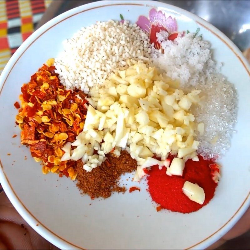 Step 1 Prepare and marinate the chicken for Spicy Bamboo Shoot Chicken Hotpot