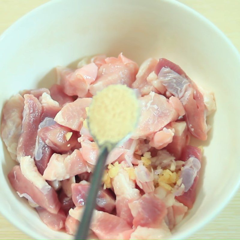 Step 1 Prepare and marinate pork Bitter melon braised with pork