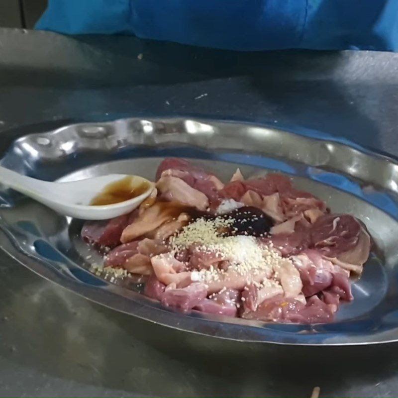 Step 1 Prepare and marinate duck meat for Stir-fried Bamboo Shoots with Duck Meat