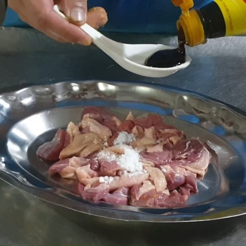 Step 1 Prepare and marinate duck meat for Stir-fried Bamboo Shoots with Duck Meat