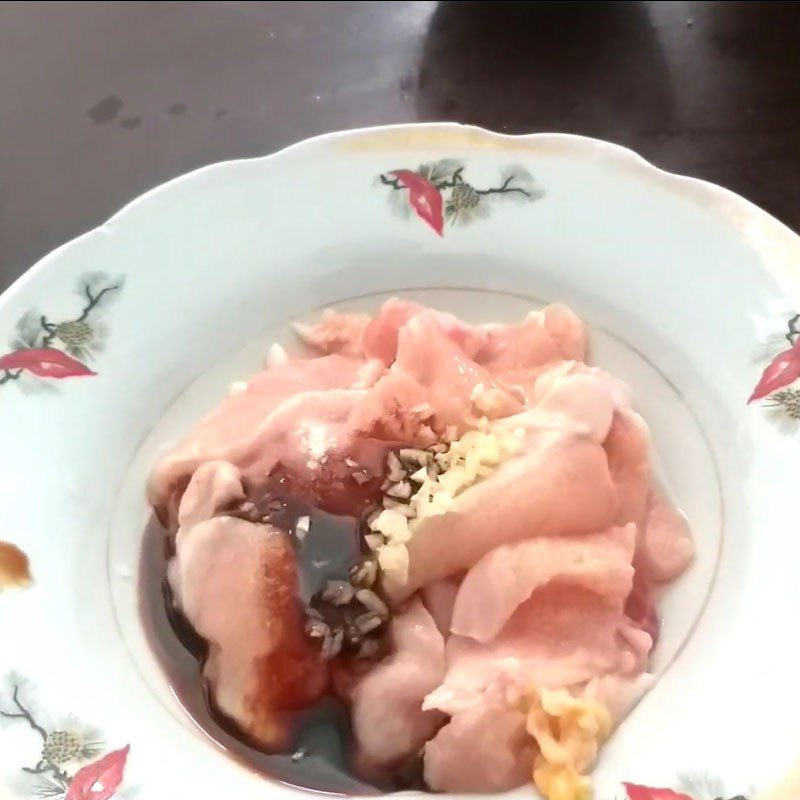 Step 1 Prepare and marinate chicken breast Chicken breast stir-fried with okra