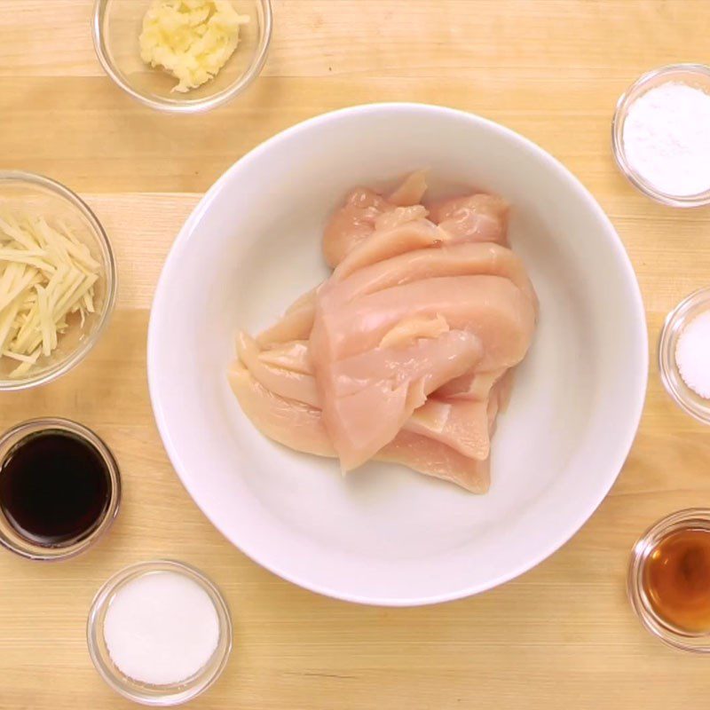 Step 1 Prepare and marinate the chicken breast Chicken Breast Stir-fried with Asparagus