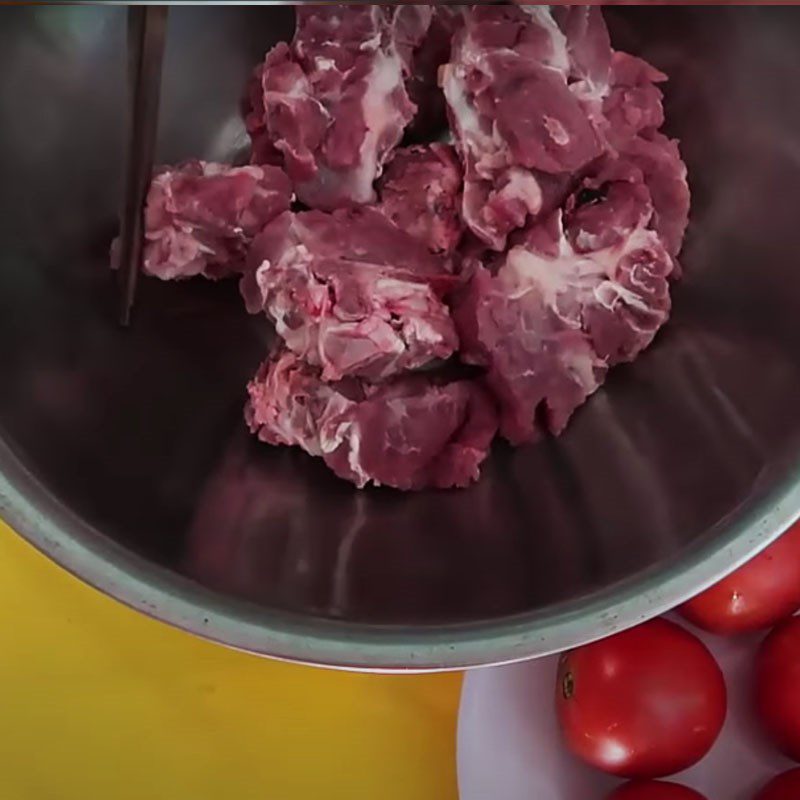 Step 2 Prepare and marinate the pork bones for Tomato Bone Noodle