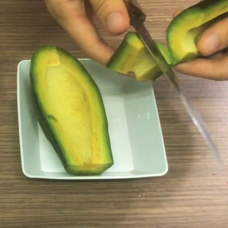 Step 2 Prepare and blend the avocado Avocado milk pudding for baby weaning