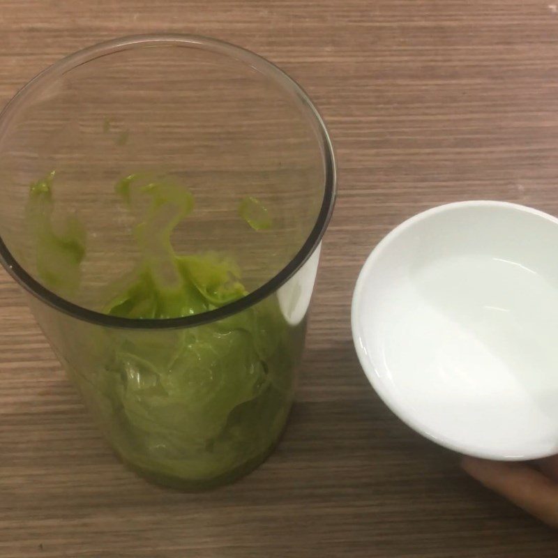 Step 2 Prepare and blend the avocado Avocado milk pudding for baby weaning