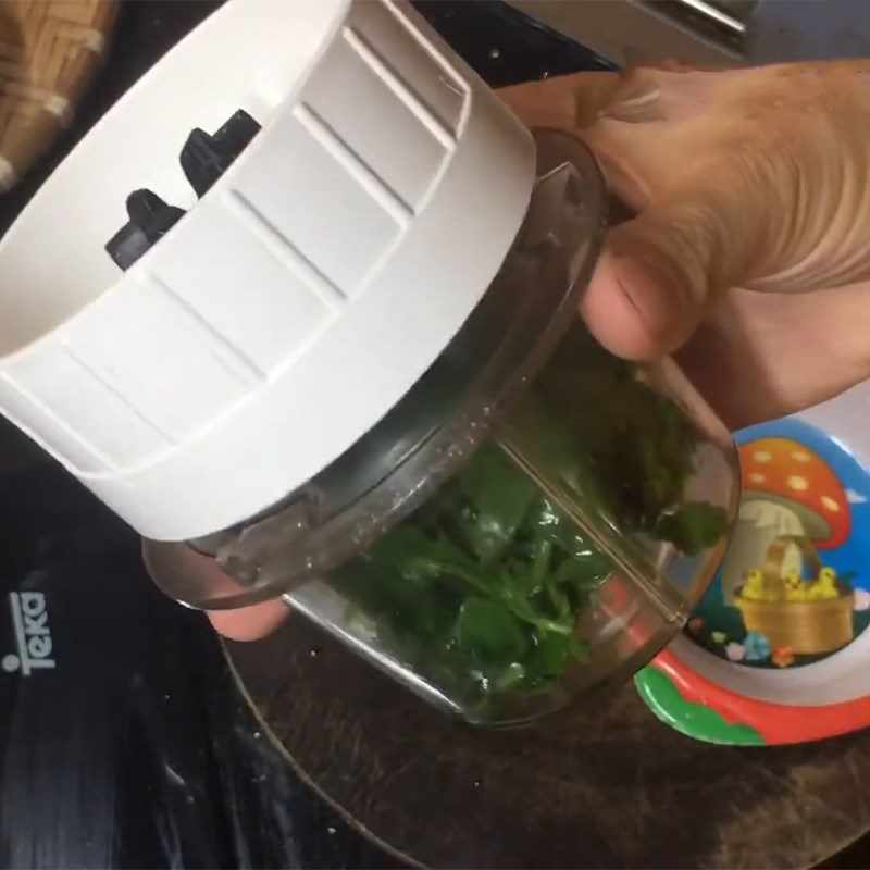 Step 2 Processing pennywort Pork pennywort porridge