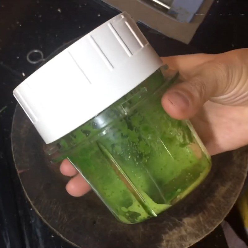 Step 2 Processing pennywort Pork pennywort porridge