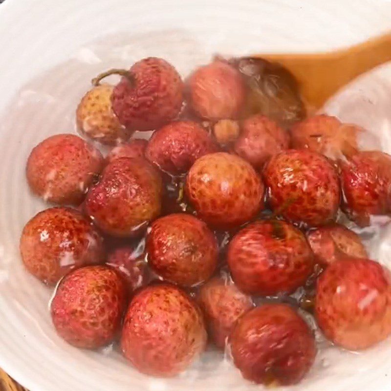 Step 1 Prepare lychee Lychee Tea (Recipe shared from TikTok Cooking with TasteVN)