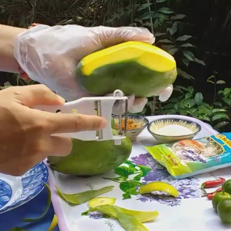 Step 2 Prepare the mango Mango salad with razor clams