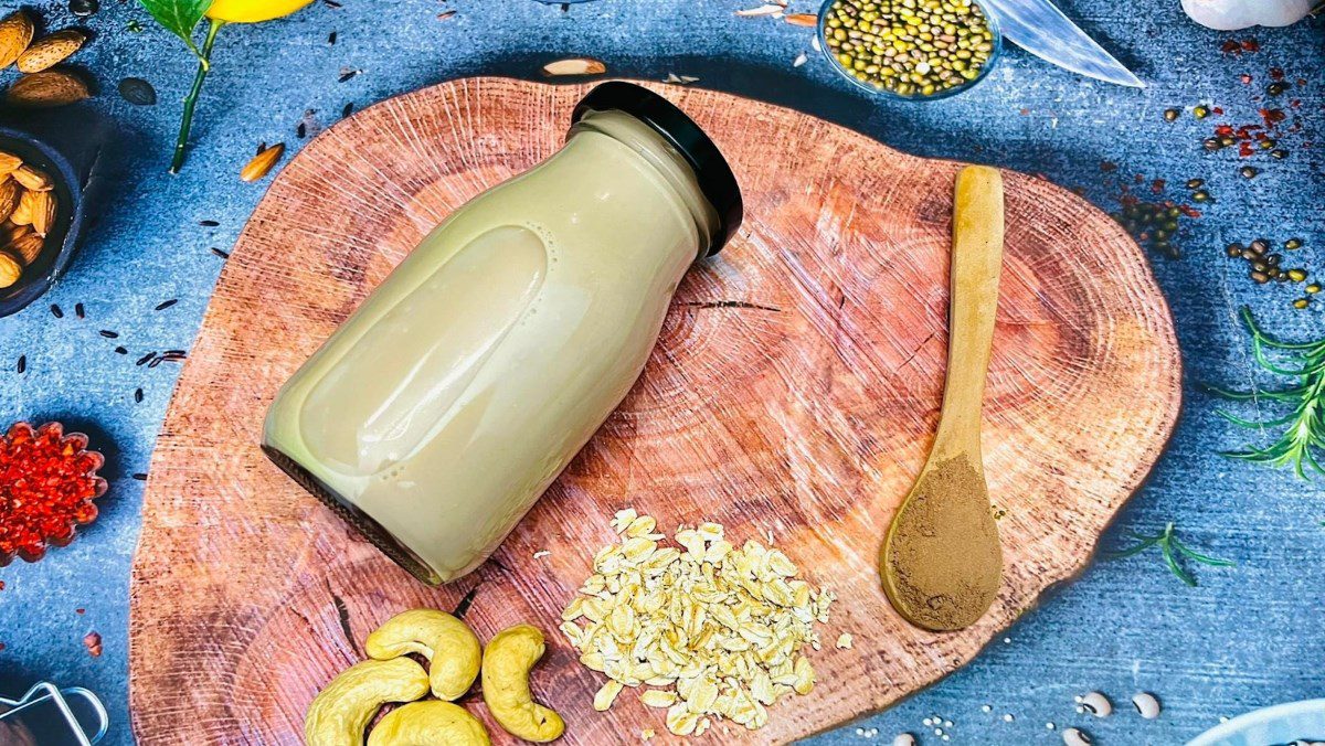 Oatmeal Cocoa Cashew Milk (Recipe shared by a user)