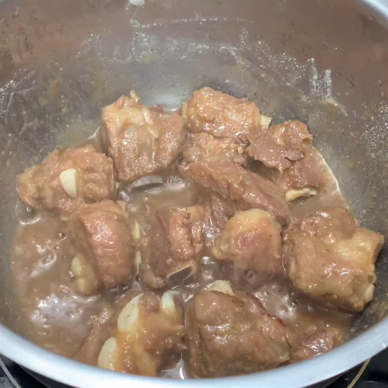 Step 3 Simmering with milk Ribs simmered with milk