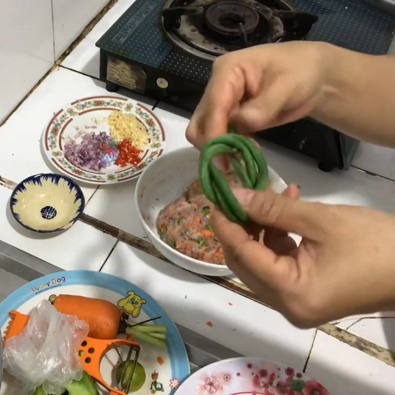 Step 3 Shape the fish cake rolls