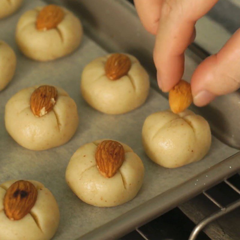 Step 3 Shape the almond cake