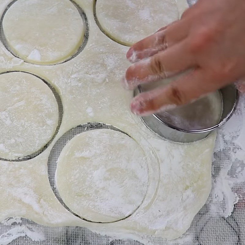 Step 6 Shaping the cake Mango ice cream mochi