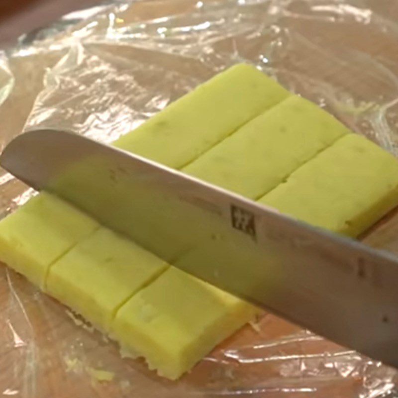 Step 3 Shaping the sweet potato cake How to make baked sweet potato cake