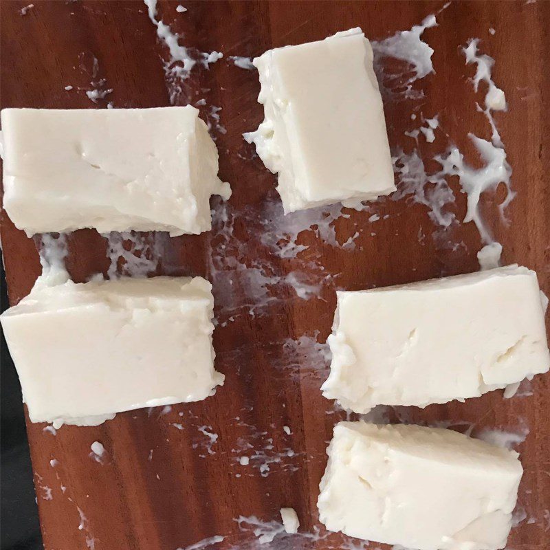 Step 2 Shape the cake Fried fresh milk cake