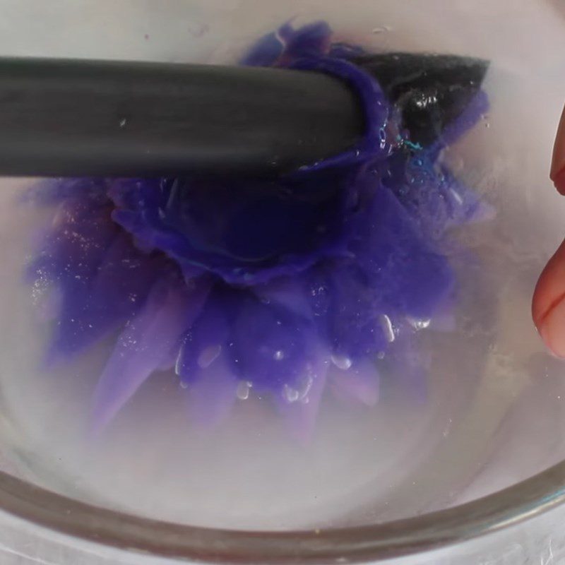 Step 4 Shaping the jelly 3D jelly made with a straw