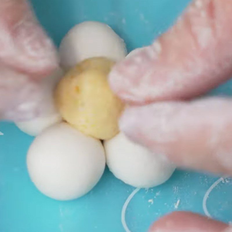 Step 3 Shaping the Chrysanthemum Chrysanthemum dessert