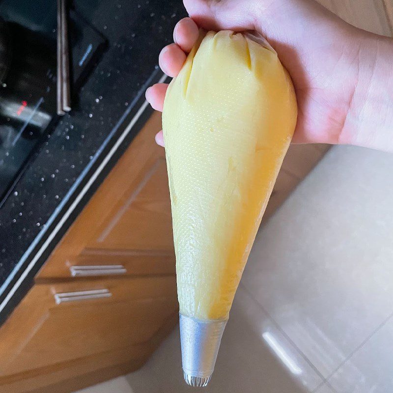 Step 4 Shape the potato snack Bake the potato snack in the oven