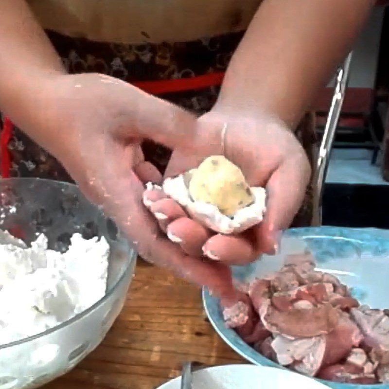 Step 7 Shaping and steaming Phu Tho cassava cake