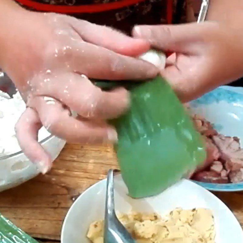 Step 7 Shaping and steaming Phu Tho cassava cake