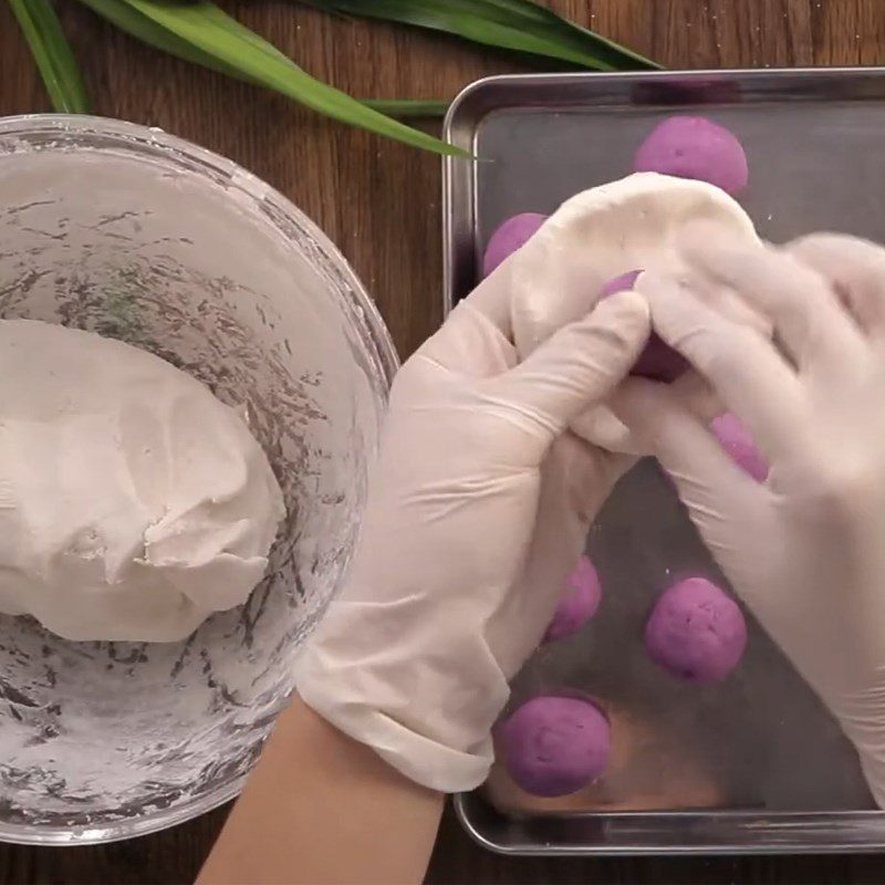 Step 4 Shaping and steaming the fried glutinous rice cake