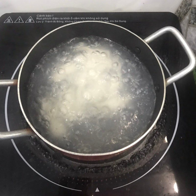 Step 2 Shaping and boiling tokbokki rice cakes Tokbokki rice cakes made from leftover rice (recipe shared by a user)
