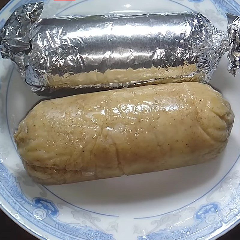 Step 5 Shaping and boiling vegetarian cinnamon sausage from flour