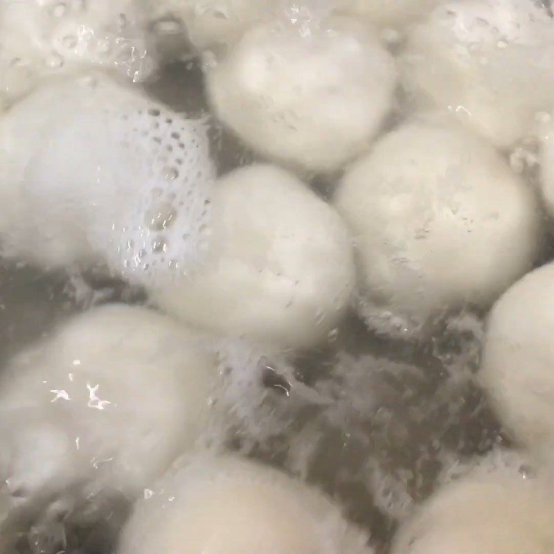 Step 5 Shaping and boiling the cake Taro-filled water rice cake