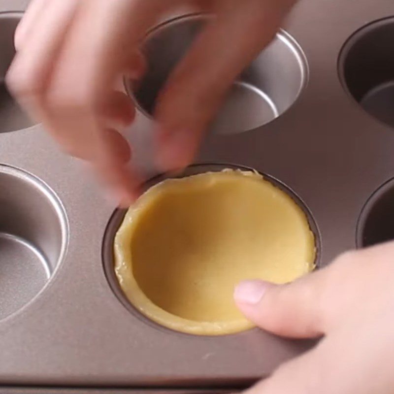 Step 2 Shaping and baking the crust for the first time Strawberry tart