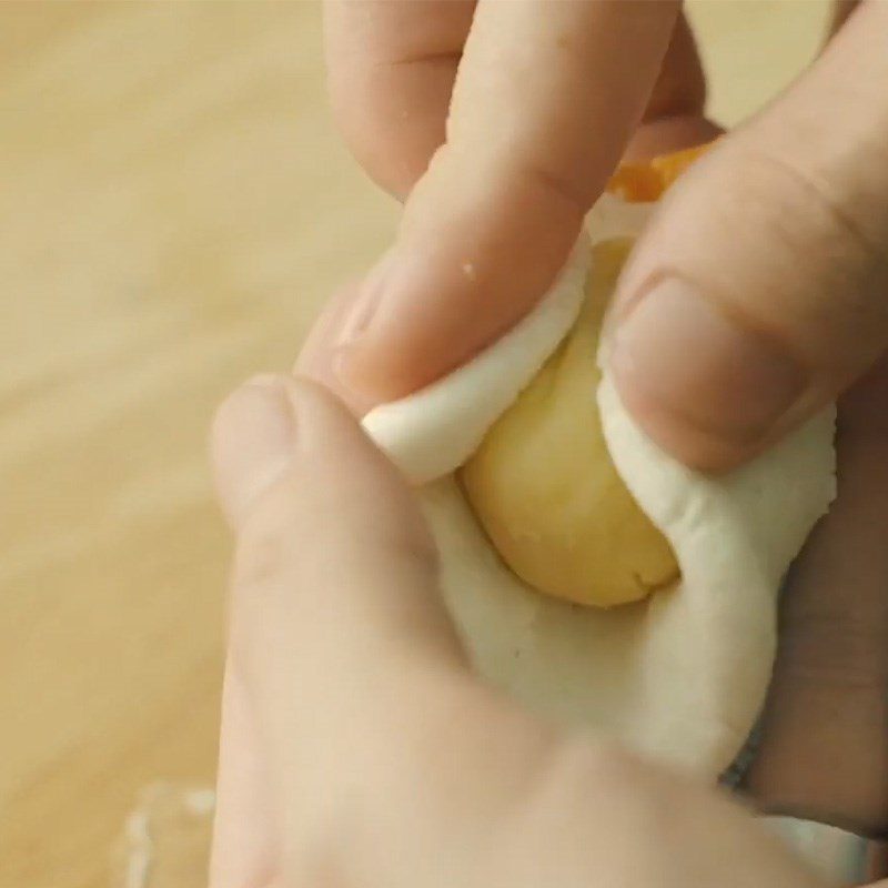 Step 6 Create the floating cat dumpling Cat-shaped glutinous rice balls