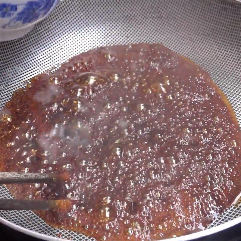 Step 3 Make caramel for braised carp with starfruit