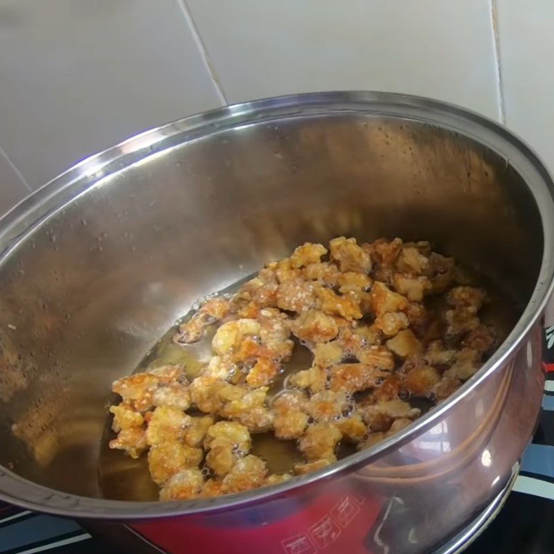 Step 4 Rendering Pork Fat Dried Mango Salad with Fried Chicken Skin