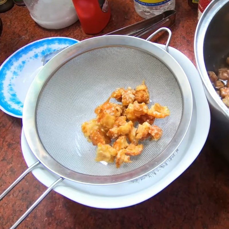 Step 4 Rendering Pork Fat Dried Mango Salad with Fried Chicken Skin