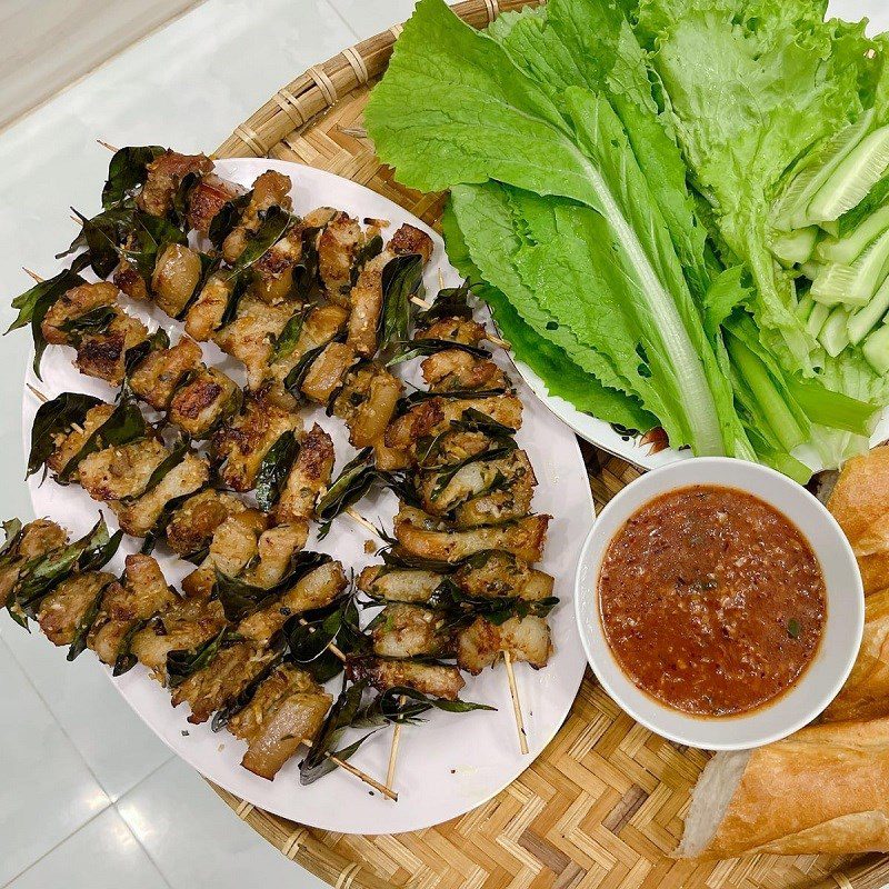 Step 4 Final product Meat skewers with mắc mật leaves