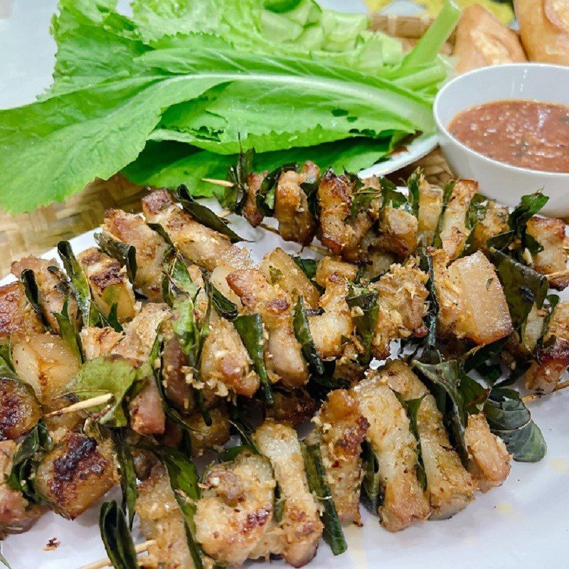 Step 4 Final product Meat skewers with mắc mật leaves