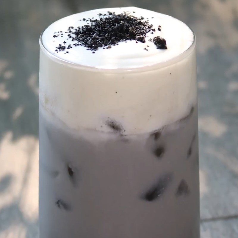 Step 4 Finished product Black sesame latte with milk cream