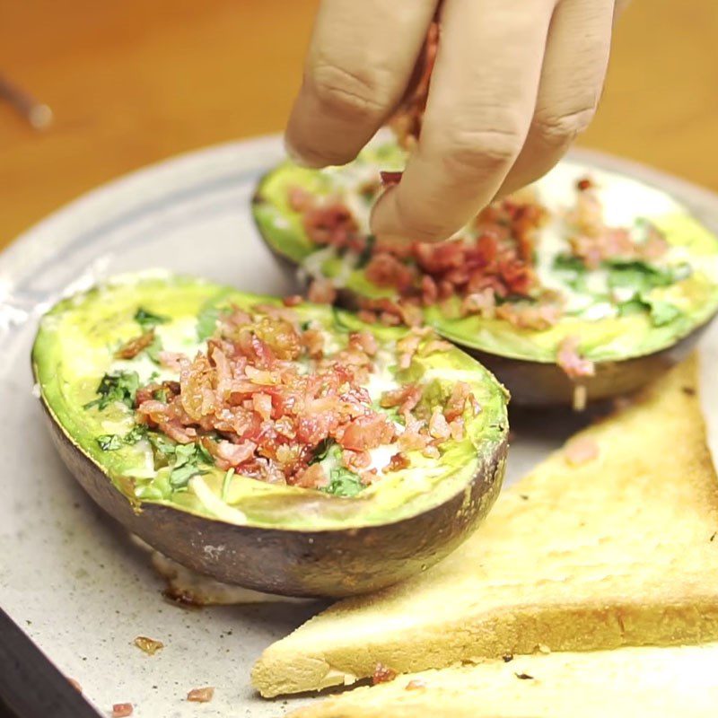 Step 4 Finished product baked avocado with eggs and cheese