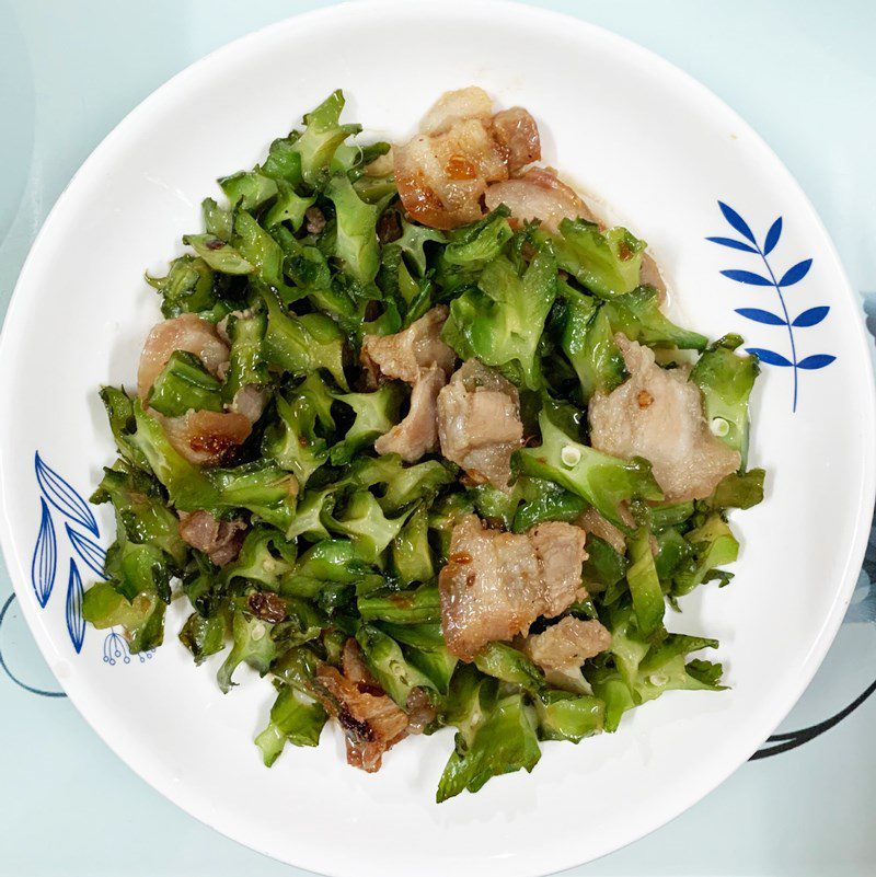 Step 4 Finished product Stir-fried long beans with pork