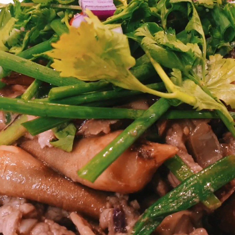 Step 5 Final product Stir-fried straw mushrooms with beef