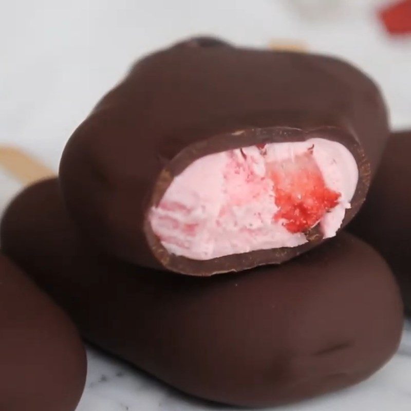 Step 6 Final Product Strawberry popsicle coated in chocolate