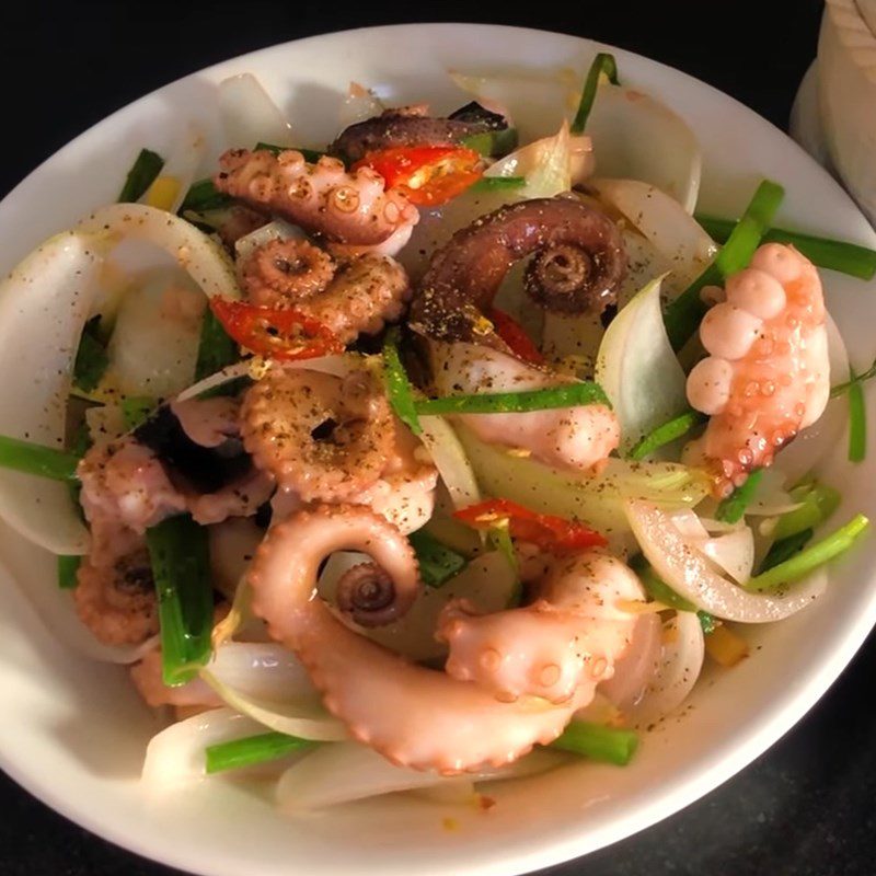 Step 3 Final Product Stir-fried octopus with onion and ginger