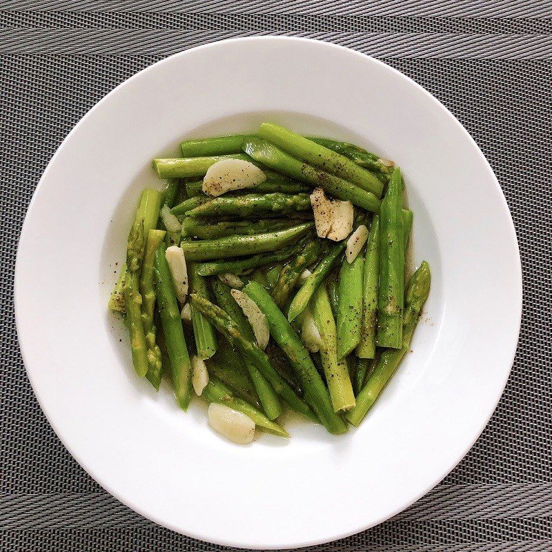 Step 3 Finished product Stir-fried asparagus with garlic