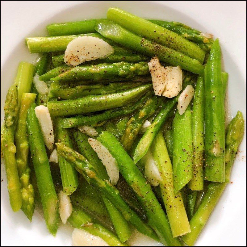 Step 3 Finished product Stir-fried asparagus with garlic